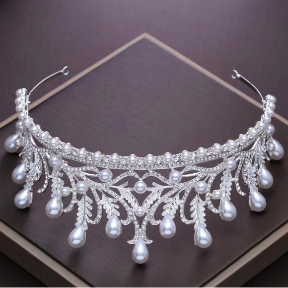 The Pearl Tiara - Picture 7 of 8